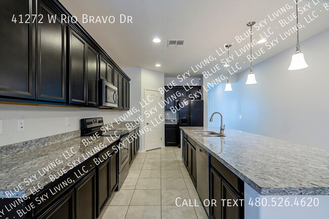 Building Photo - 41272 W Rio Bravo Dr