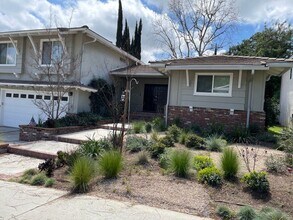 Building Photo - 5515 Lake Lindero Dr