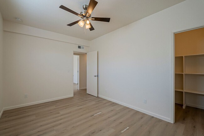 Foto del edificio - 315-317 E Lester St