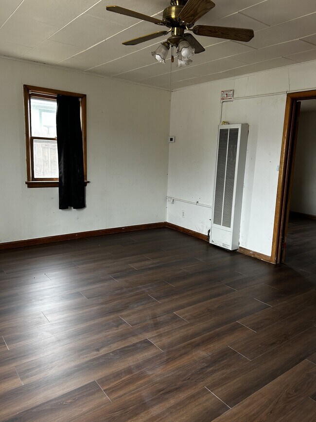 Foto del edificio - 413 W 5th St