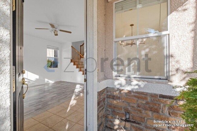 Foto del edificio - 554 Blue Cypress Way