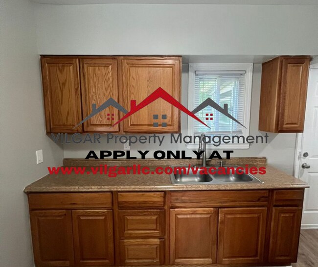 Foto del edificio - This spacious home offers plenty of room f...