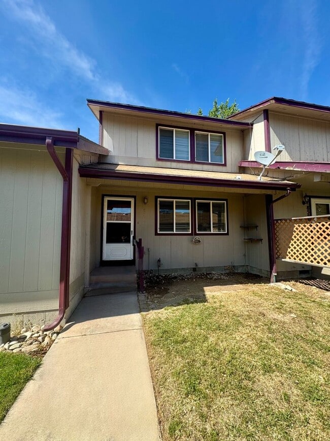 Building Photo - Great location 2 bedroom Condo