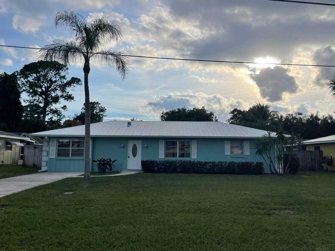 Primary Photo - 2300 NE 13th Ct