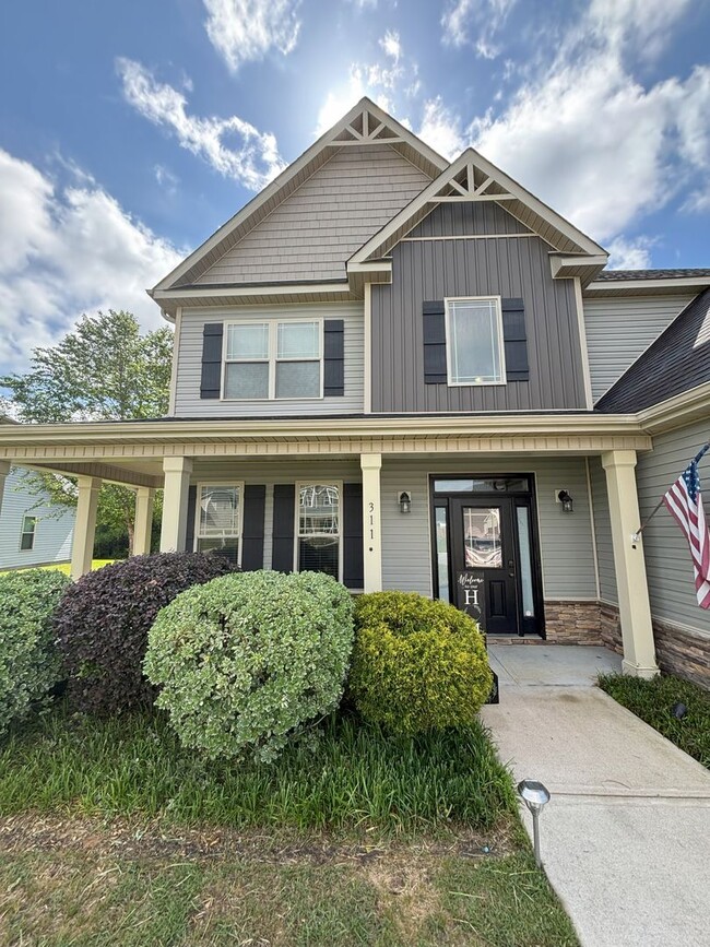 Building Photo - Big & Beautiful on Bear Run!