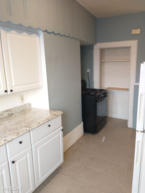 Building Photo - 3 br, 1 bath Townhome - 9 Rose Ave