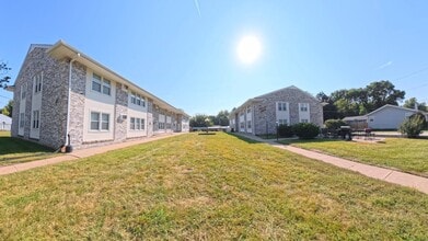 Building Photo - 401 SW Elm St