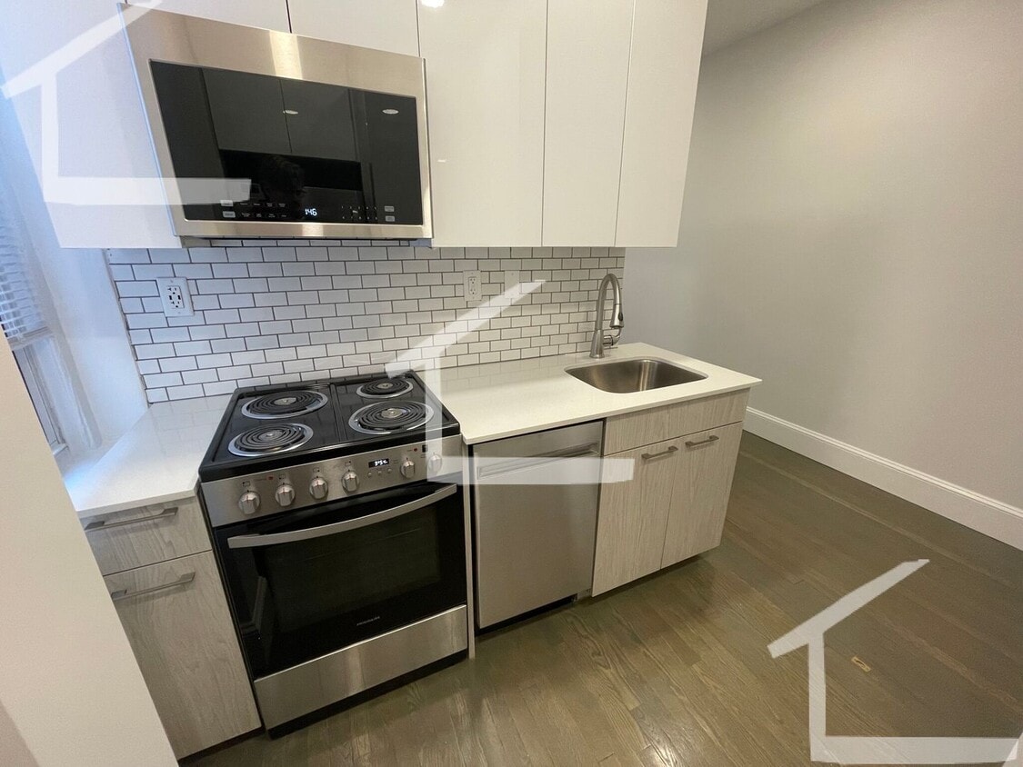 1 Bedroom Fully Renovated Available now - 1 Bedroom Fully Renovated Available now