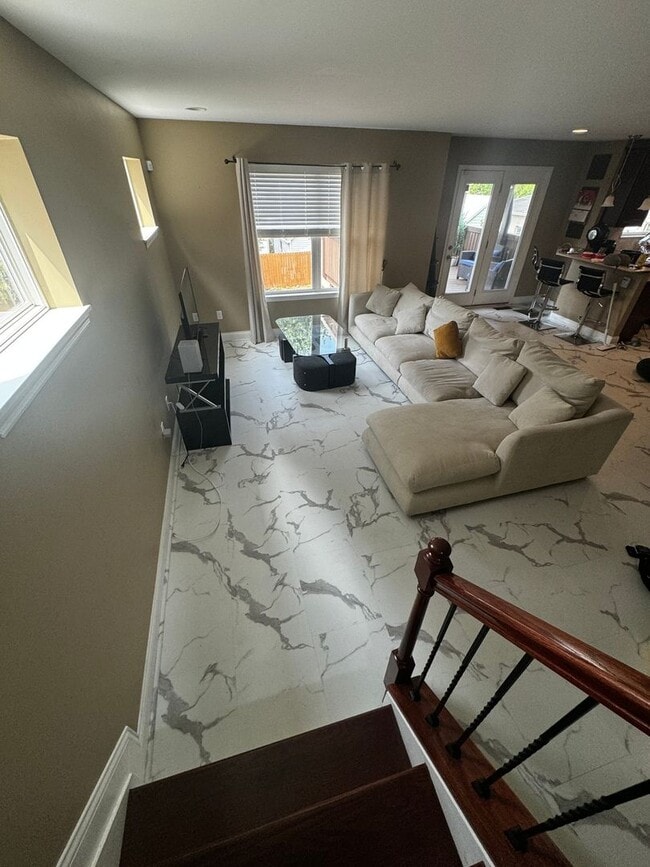 Building Photo - 3911 Lonsdale St