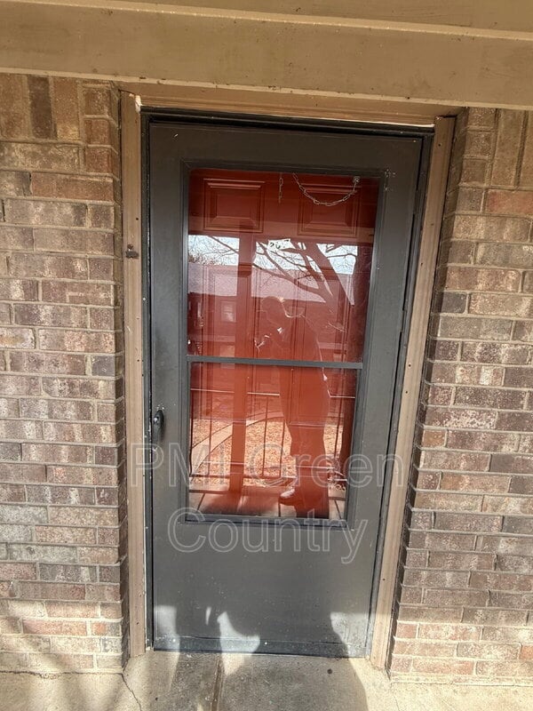 Building Photo - 917 N Yale Ave