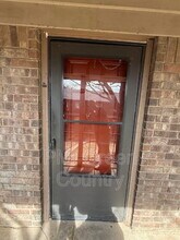 Building Photo - 917 N Yale Ave