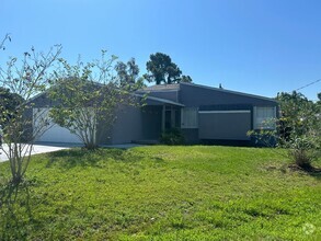 Building Photo - 6004 Seagrape Dr