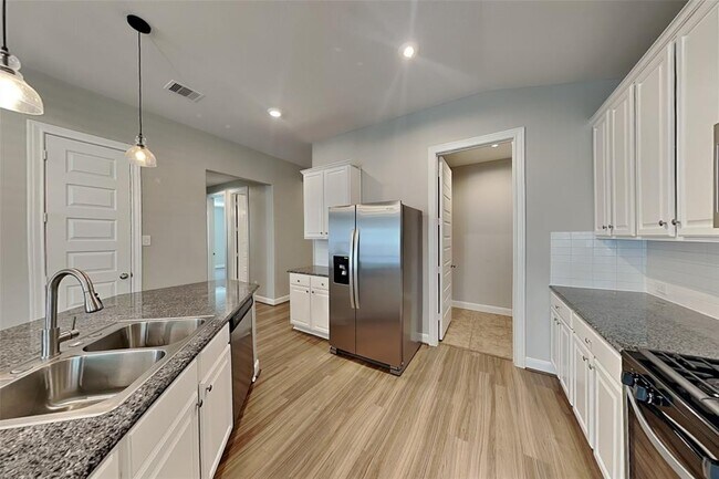 Building Photo - 8810 Chapada Highlands Dr