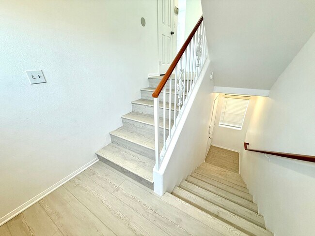 Foto del edificio - Cozy Renovated Townhome in Gardena!