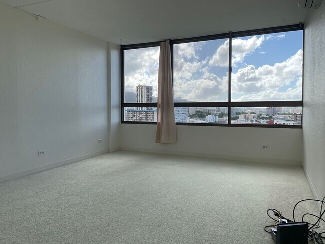 Foto del edificio - 4 Months of Discounted Rent! Sunny, 8th Flr Unit in Boutique Building with Gorgeous Views from Sp...