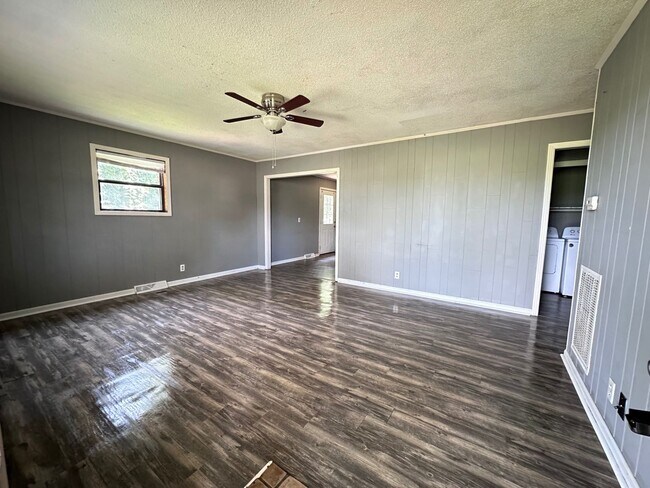 Foto del edificio - 821/823 Glendale Rd.