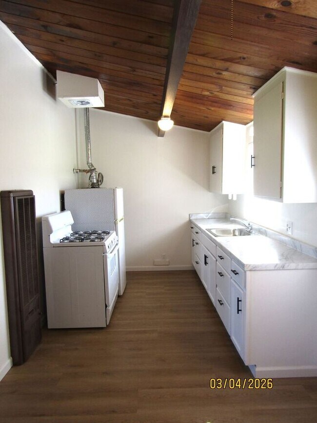 Foto del edificio - Charming One Bed, One Bath Country Home in Sebastopol-$1,795 per month!