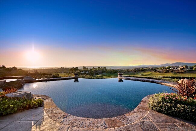 Foto del edificio - 8415 Run of the Knolls Ct