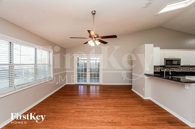 Foto del edificio - 9801 Sunnyoak Dr