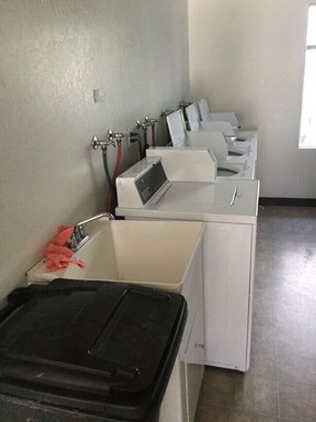 Foto del edificio - BEAUTIFUL 1 BEDROOM X1 BATHROOM CONDO!!! NOW LEASING!!!