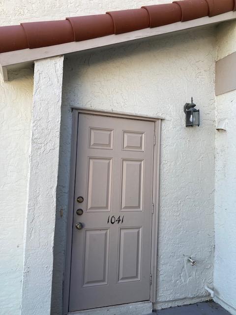 Building Photo - 1041 Country Club Dr