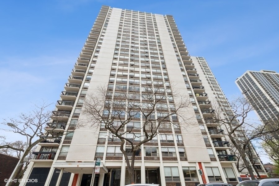 Foto principal - 1455 N Sandburg Terrace