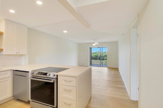 Foto del edificio - 2770 Garden Dr S