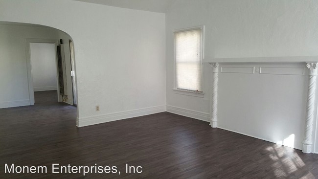 Building Photo - 1561-1569 N Serrano Ave