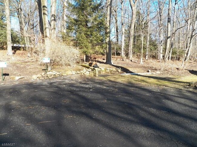 Building Photo - 257 North Rd