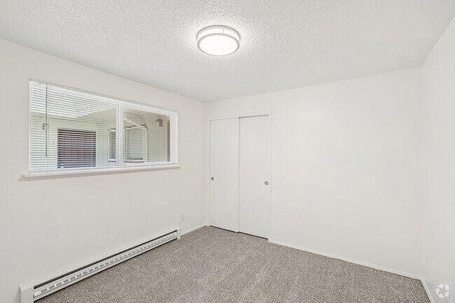 2 habitaciones, 1 baño - 1000 pies cuadrados - Dormitorio - Meadow Creek Apartments