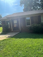 Building Photo - 207 Oak St