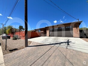 Building Photo - 1421 N Santa Rosa Ave