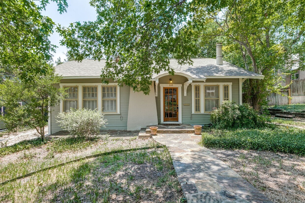 Primary Photo - 2-BEDROOM ALAMO HEIGHTS COTTAGE