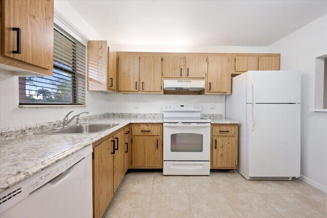 Building Photo - 4760 Lucerne Lakes Blvd W