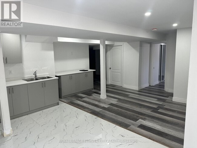 Photo du bâtiment - 47 Sparta Dr