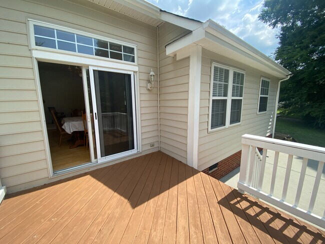 Foto del edificio - Room in House on Blueshot Ct