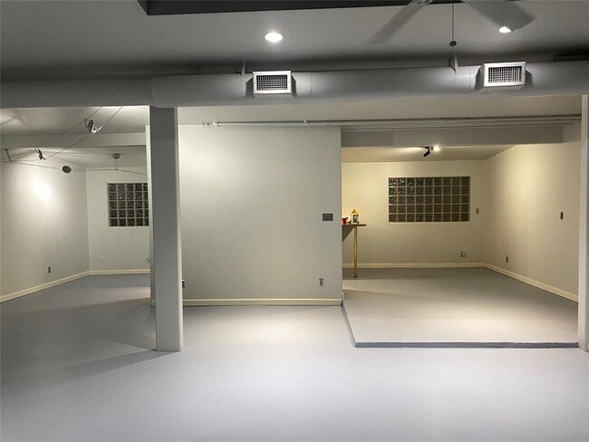 Building Photo - 7723 Fondren Rd