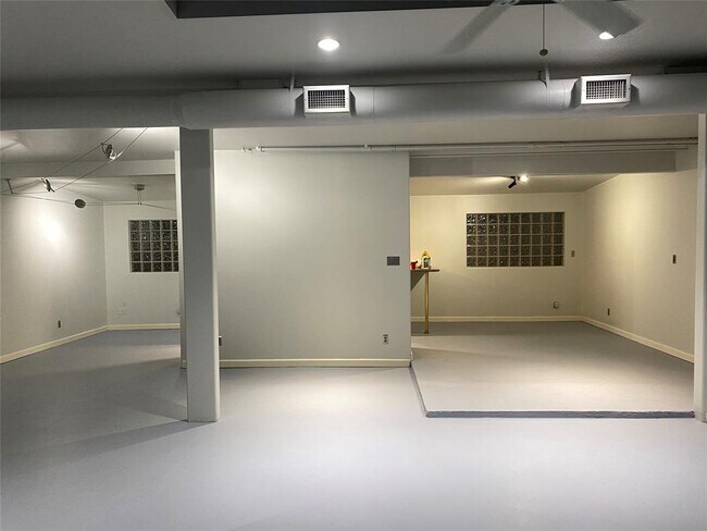 Foto del edificio - 7723 Fondren Rd