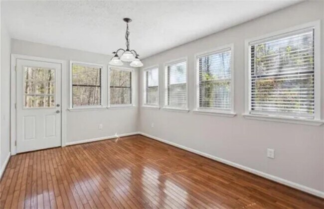 Foto del edificio - 9916 Scarlet Oak Dr