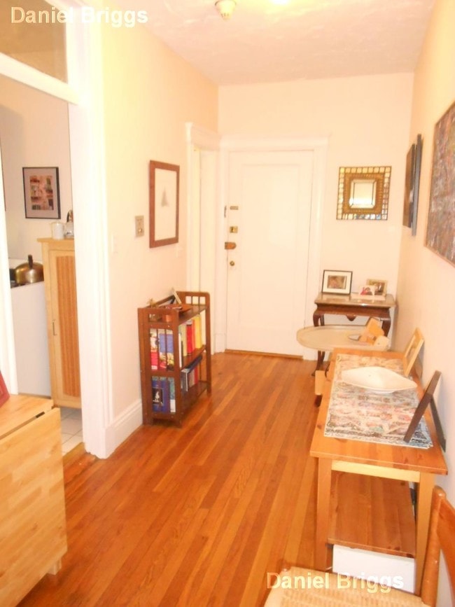 Building Photo - 76 Gordon St