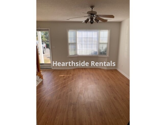 **2 Bedroom 1.5 Bath End Unit Townhouse Ne... photo'