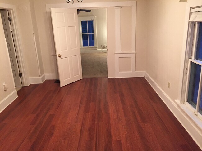 Foto del edificio - 671 Independence Ave N