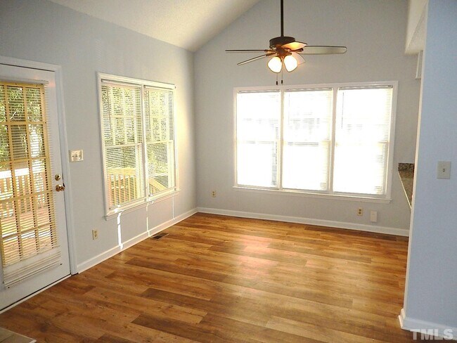 Foto del edificio - 8318 McGuire Dr