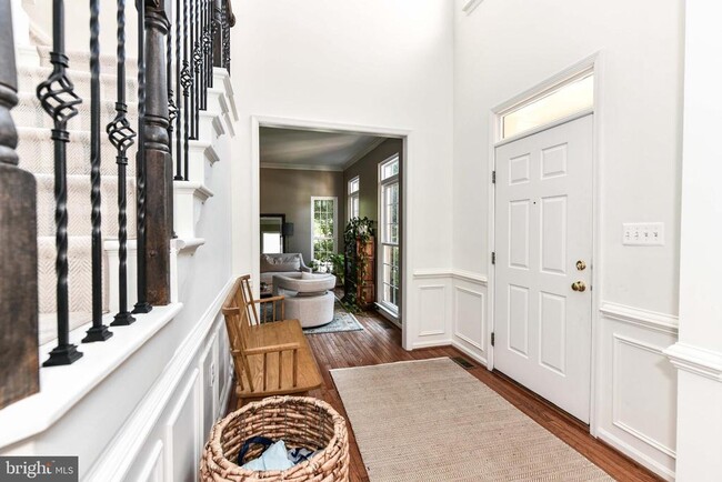 Building Photo - 641 Meade Dr SW
