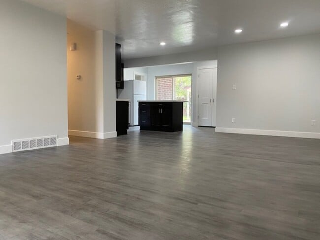 Building Photo - 1163 Buccaneer Dr
