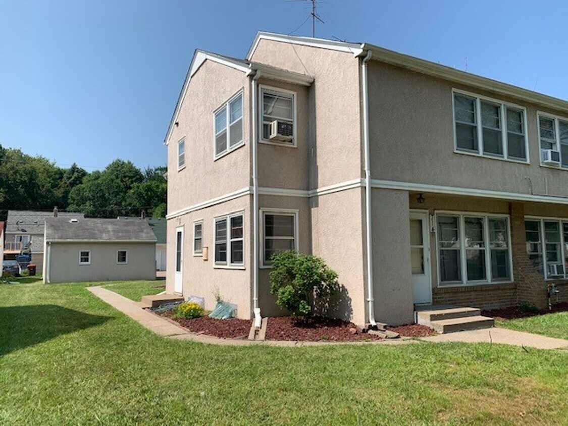 Foto principal - 712 7th Ave S
