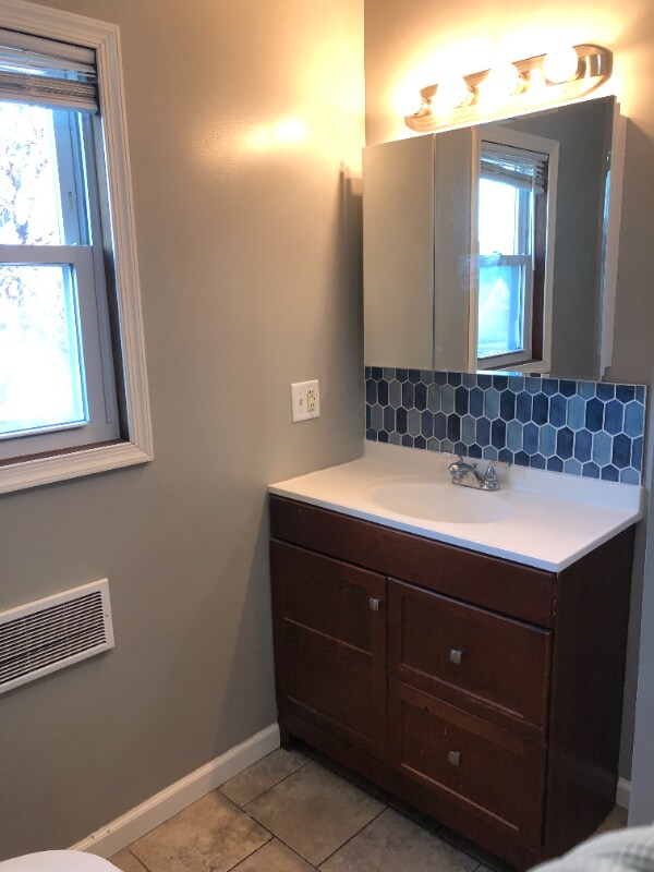 21 S Loveland Ave, Kingston, PA 18704 Room for Rent in Kingston, PA