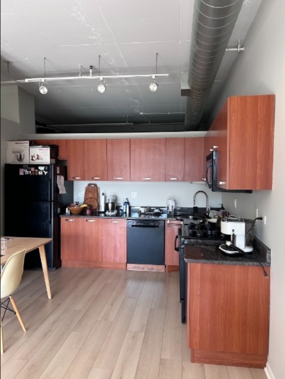 Building Photo - 212 E Cullerton St