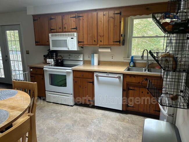 Building Photo - 46 Inchcliffe Dr