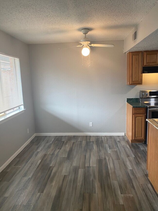Foto del edificio - 503 E Courtland Pl